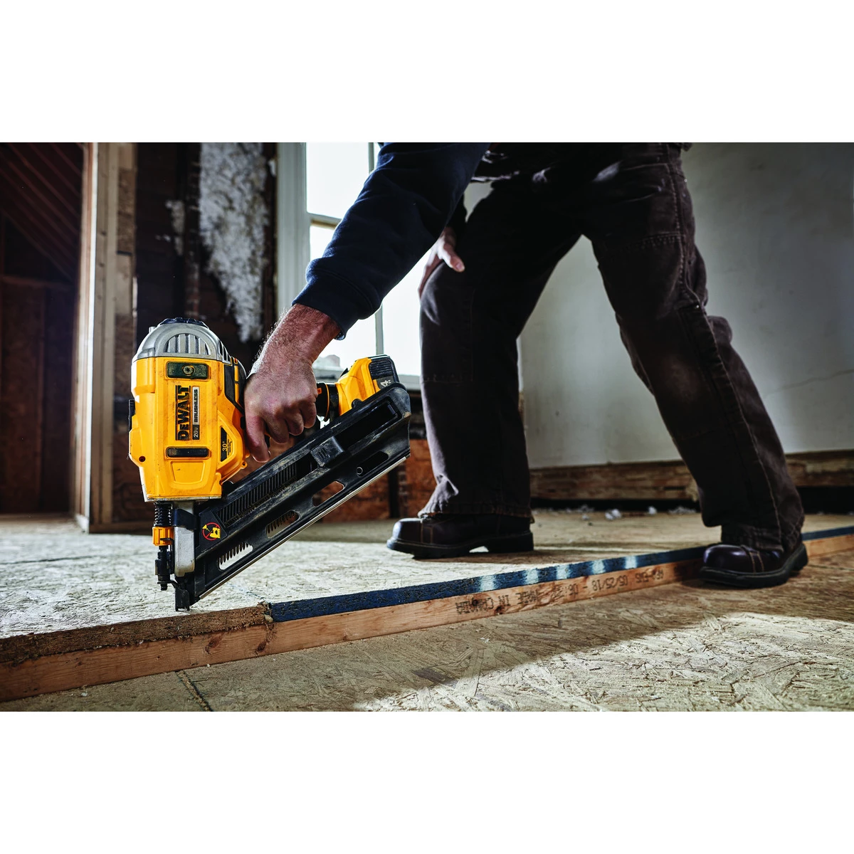 DEWALT Lithium-Ion Brushless Dual Speed Framing Nailer, 20V MAX XR, DCN692M1 6 DEWALT Lithium-Ion Brushless Dual Speed Framing Nailer, 20V MAX XR, DCN692M1 - Image 4