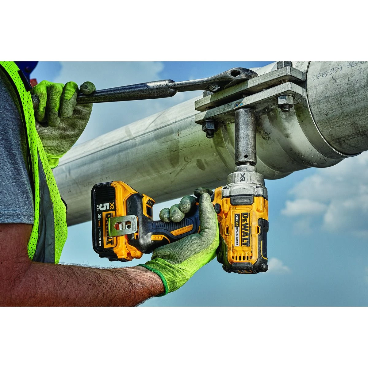 DEWALT Mid-Range Cordless Impact Wrench with Detent Pin Anvil Kit, 20V MAX XR, 1/2 IN, DCF894P2 7 DEWALT Mid-Range Cordless Impact Wrench with Detent Pin Anvil Kit, 20V MAX XR, 1/2 IN, DCF894P2 - Image 5