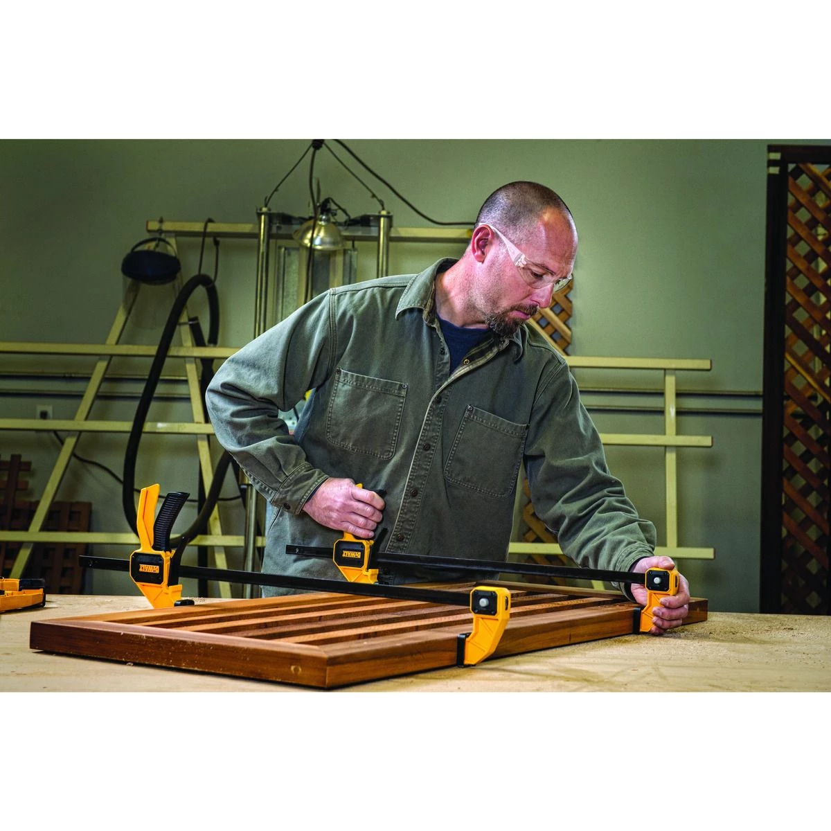 DEWALT Large Trigger Clamp, 24 IN, DWHT83194 6 DEWALT Large Trigger Clamp, 24 IN, DWHT83194 - Image 4