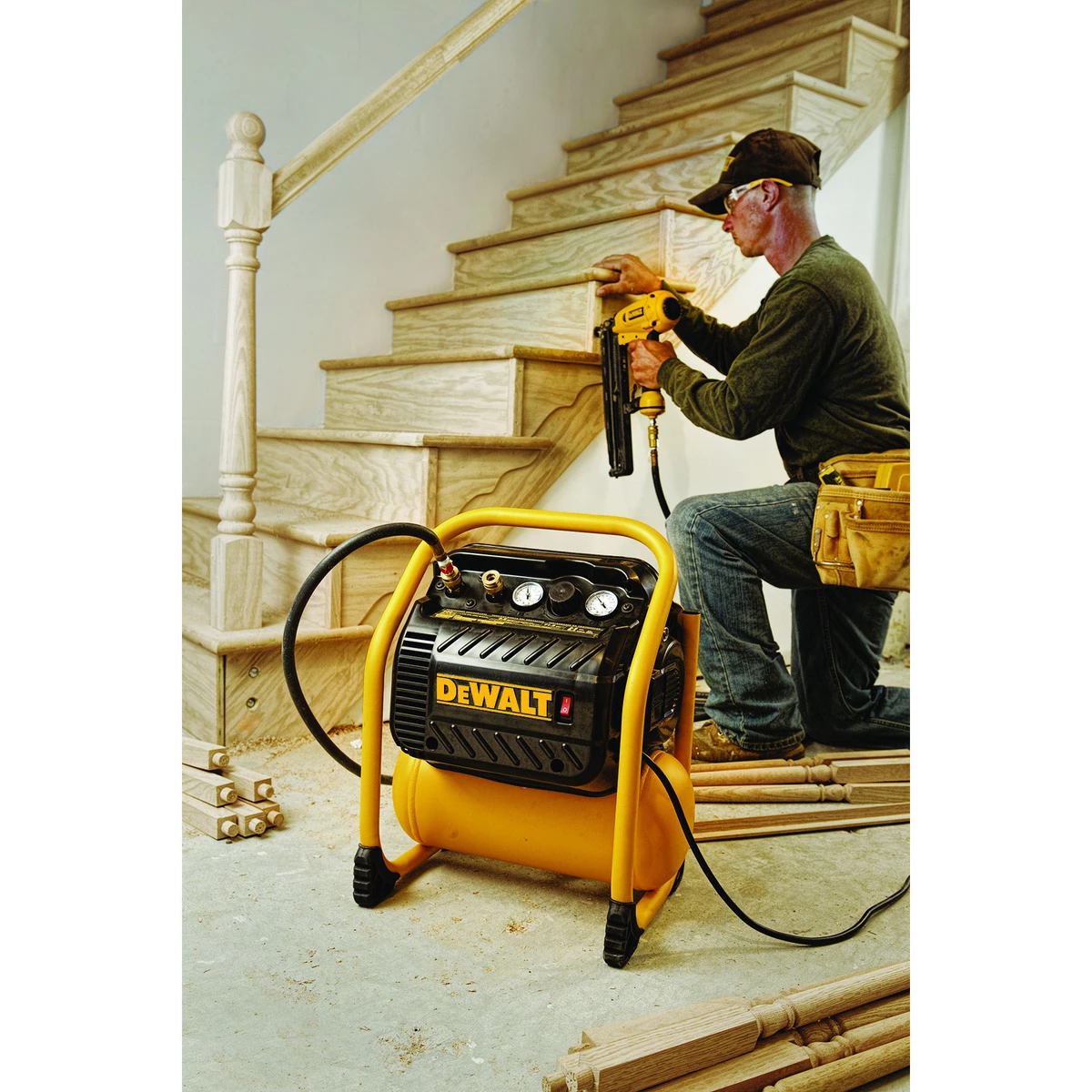 DEWALT Ultimate Trim Compressor, 200 Psi, 2.5 Gallon, DWFP55130 4 DEWALT Ultimate Trim Compressor, 200 Psi, 2.5 Gallon, DWFP55130 - Image 2